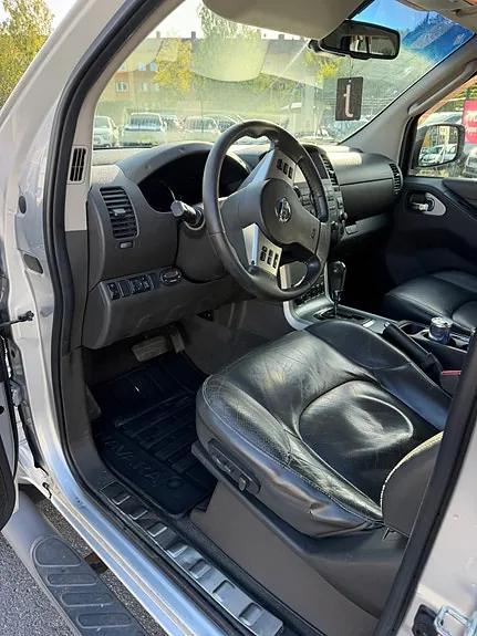 Nissan Navara 2013 photo 5