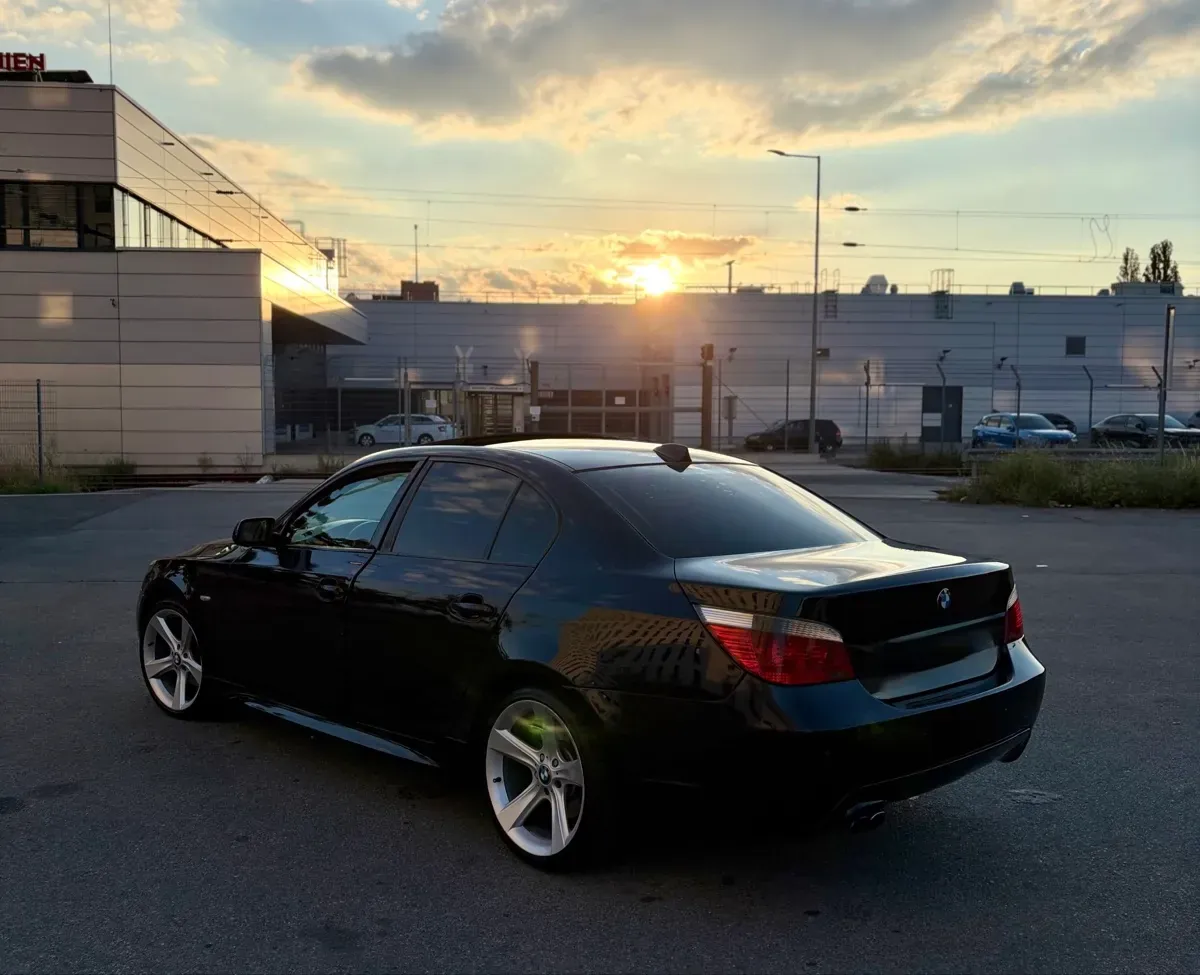 BMW 5 Series 2006 photo 2