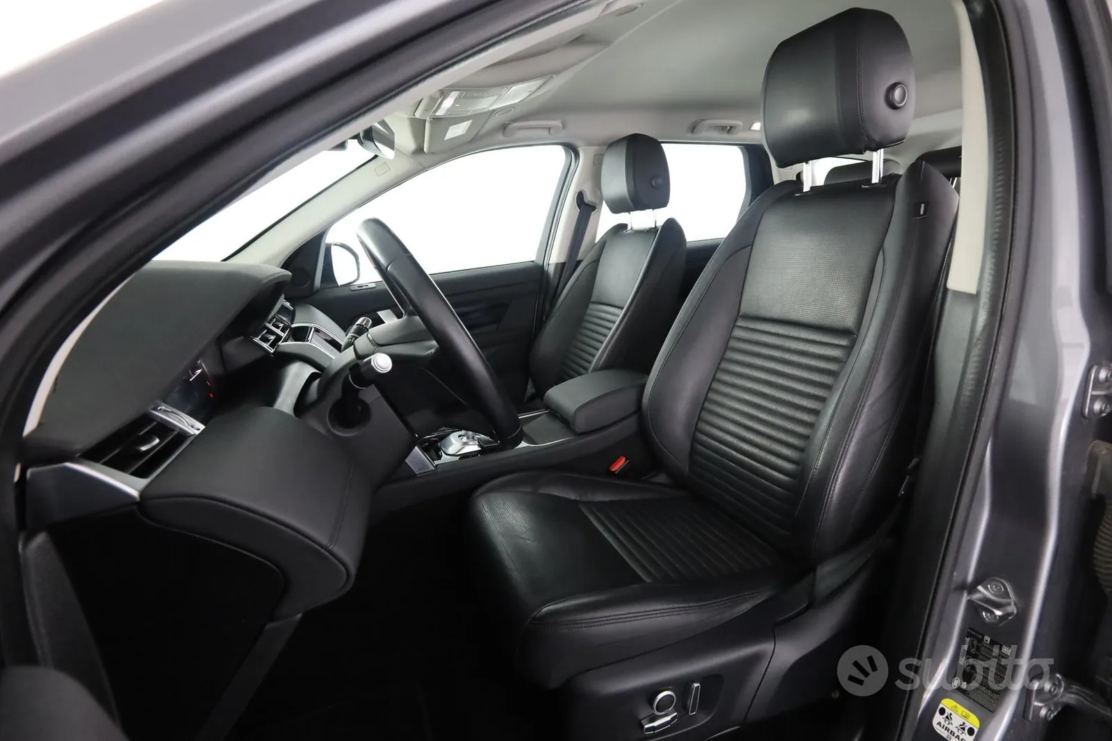 Land Rover Discovery Sport 2021 photo 2