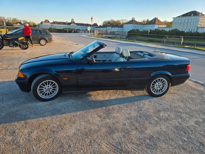 BMW 318I