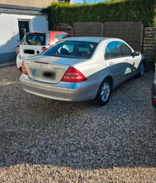 Mercedes-Benz C200