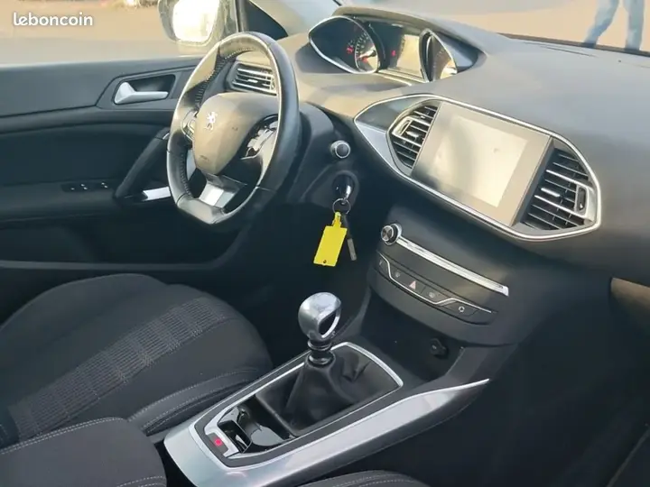 Peugeot 308 2019 photo 3