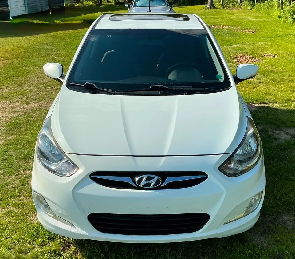 Hyundai Accent 2012 photo 2