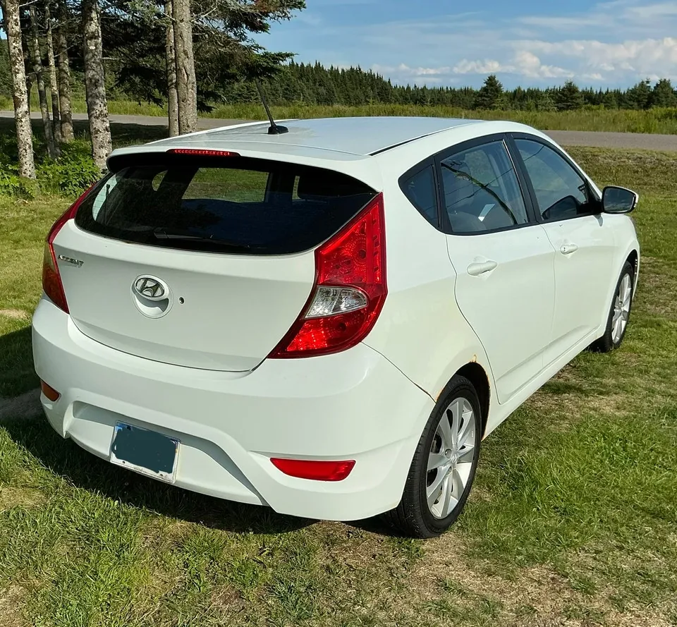 Hyundai Accent 2012 photo 3