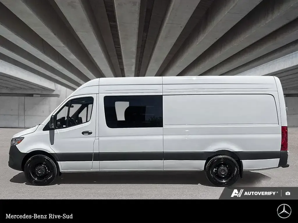 Mercedes-Benz Sprinter 2026 photo 2