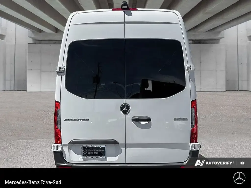 Mercedes-Benz Sprinter 2026 photo 4