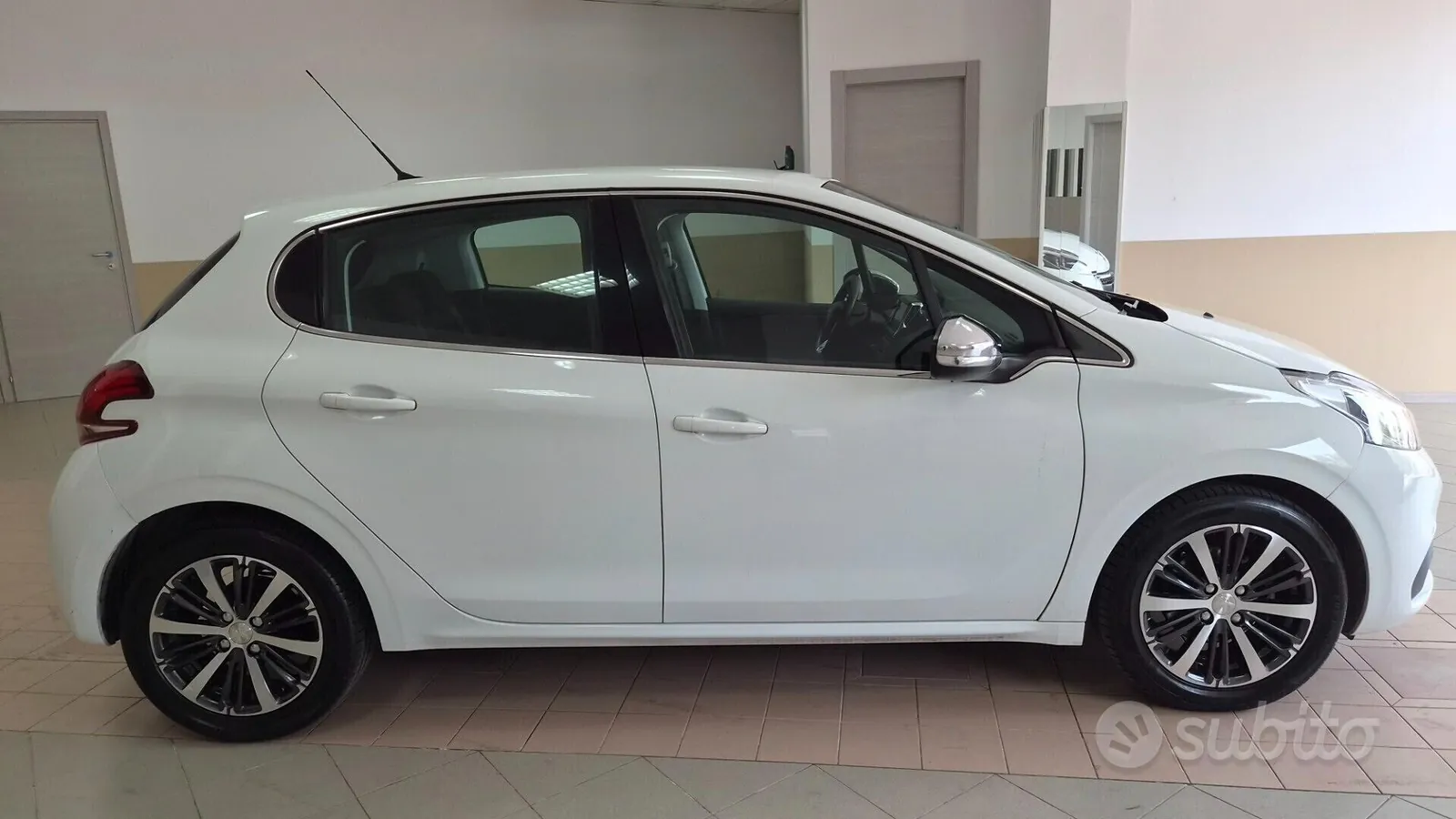 Peugeot 208 2017 photo 4