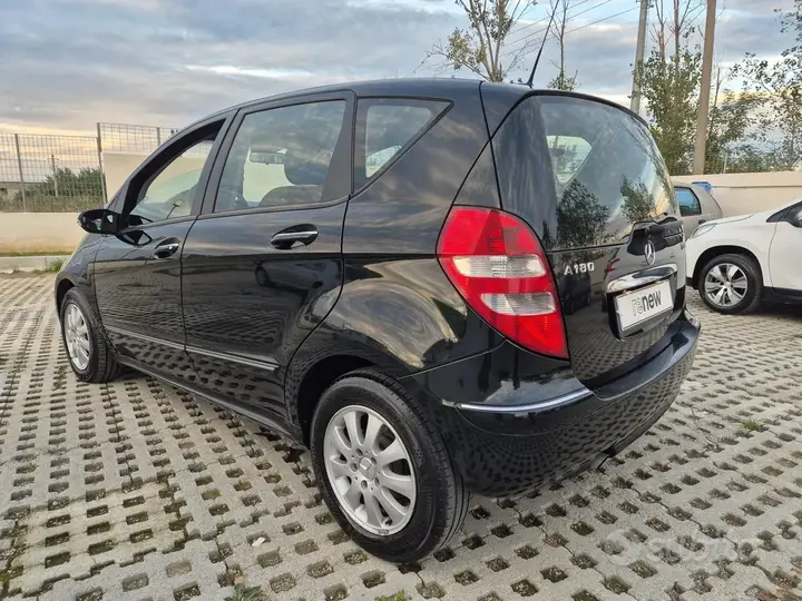 Mercedes-Benz A 180 2005 photo 2