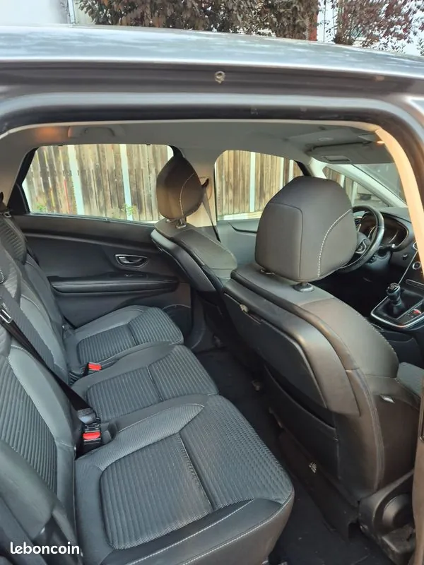 Renault Scenic 2017 photo 2