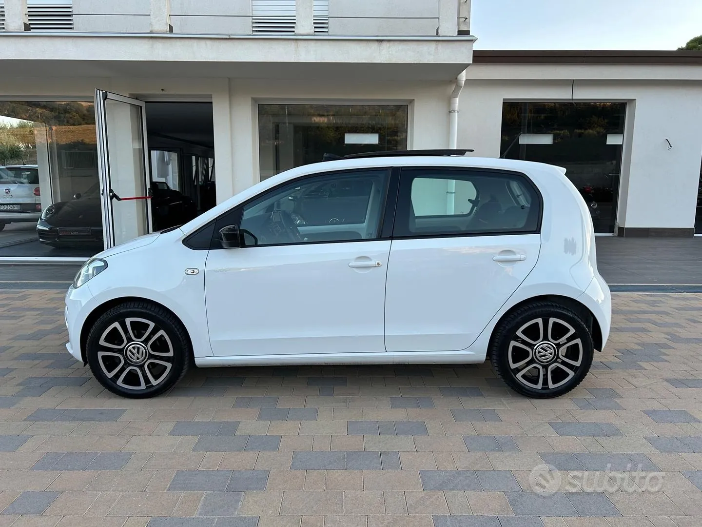 Volkswagen Up 2014 photo 2