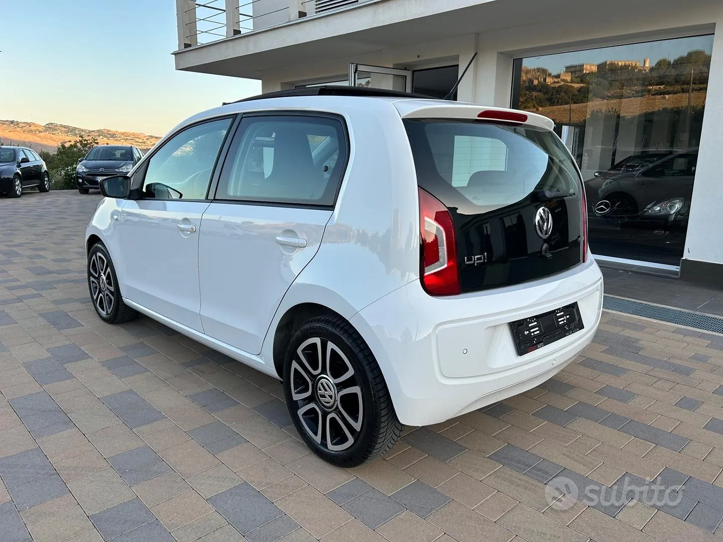 Volkswagen Up 2014 photo 3