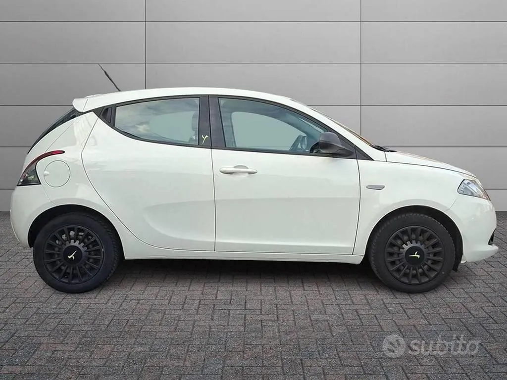 Lancia Ypsilon 2015 photo 5