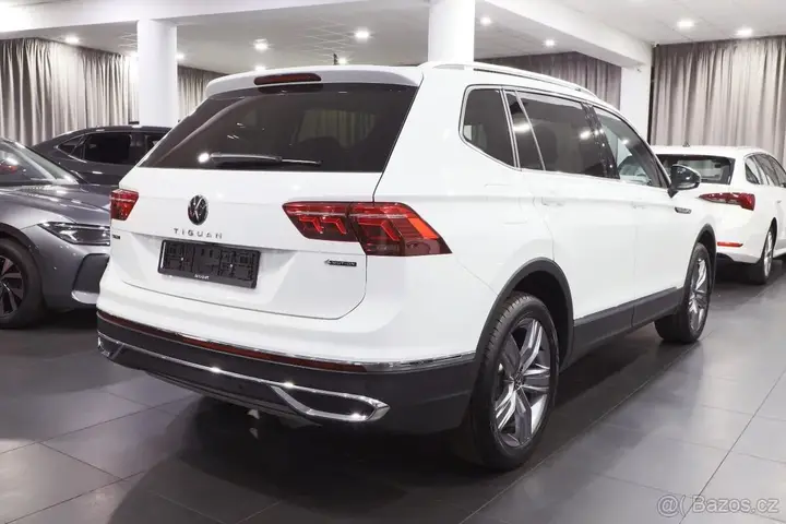 Volkswagen Tiguan Allspace 2023 photo 2