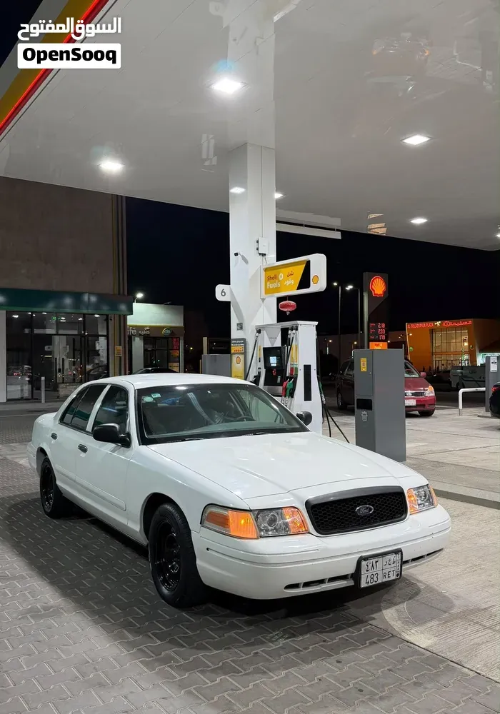 Ford Crown Victoria 2002 photo 4