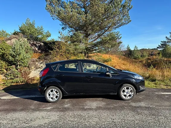 Ford Fiesta 2012 photo 2