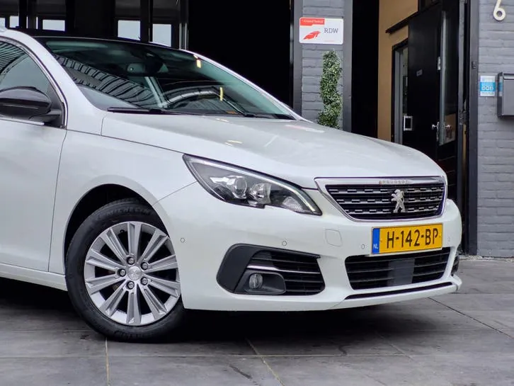 Peugeot 308 2020 photo 2