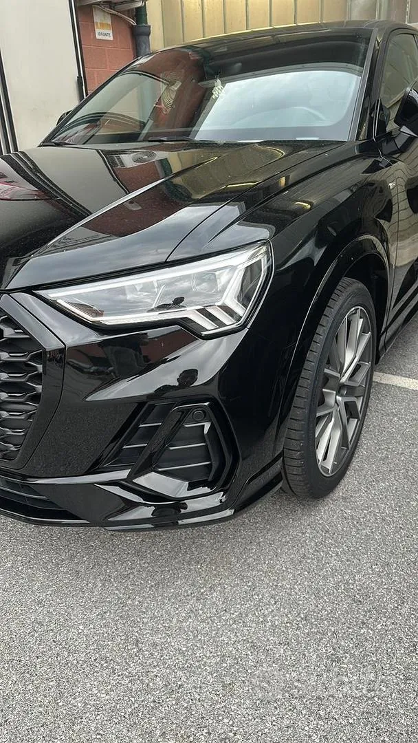 Audi Q3 2021 photo 2