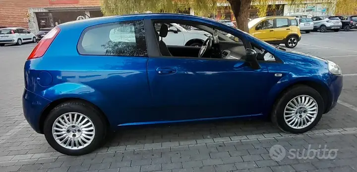 Fiat Grande Punto 2006 photo 2