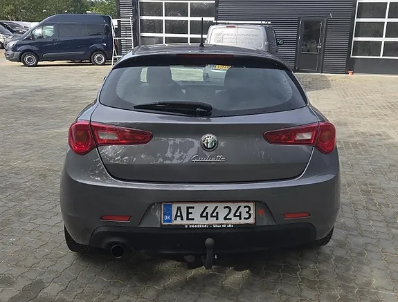 Alfa Romeo Giulietta 2013 photo 4