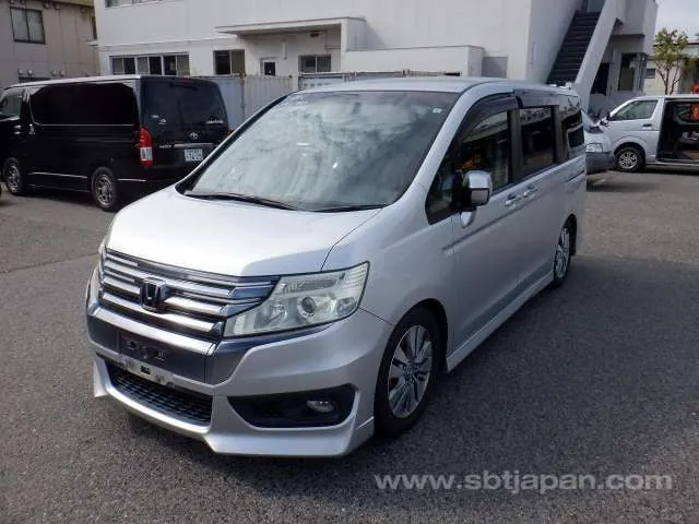 Honda Stepwagen 2013 photo 2