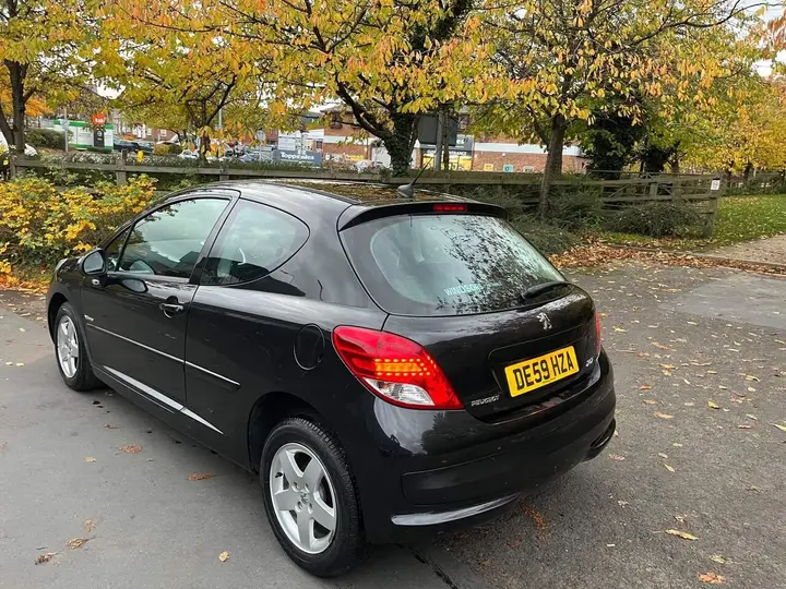 Peugeot 207 2009 photo 5