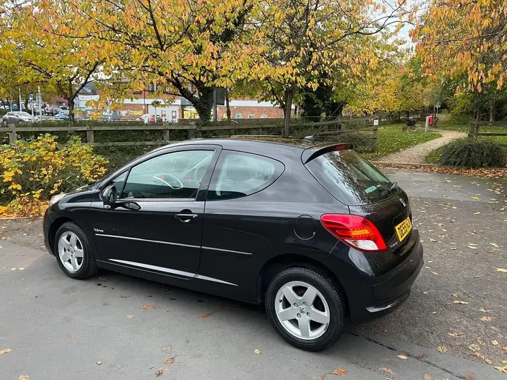 Peugeot 207 2009 photo 4