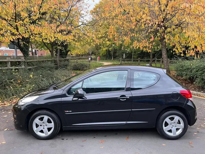 Peugeot 207 2009 photo 3