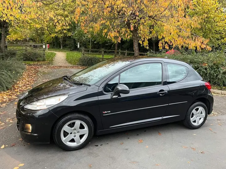 Peugeot 207 2009 photo 2