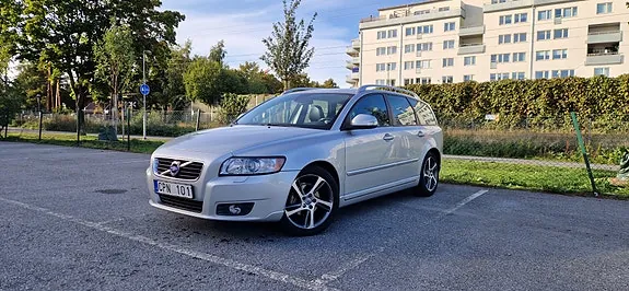 Volvo V50 2012 photo 2