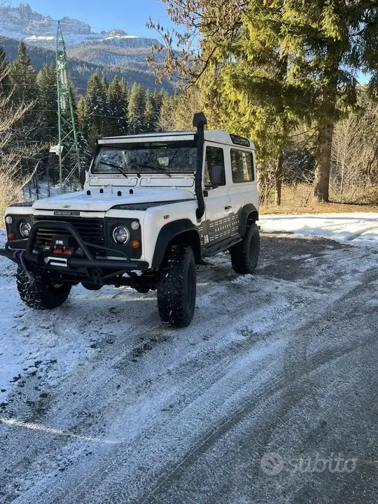 Land Rover Defender 90 1989 photo 2