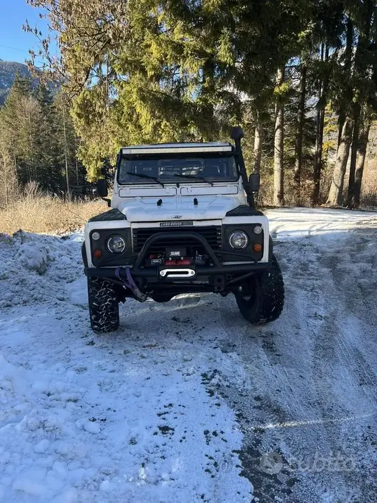 Land Rover Defender 90 1989 photo 3