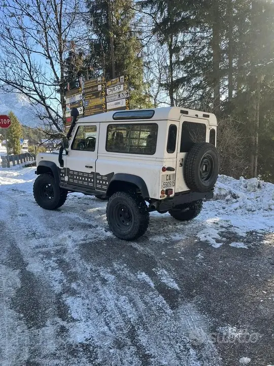 Land Rover Defender 90