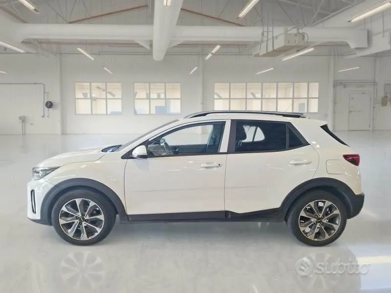 Kia Stonic 2023 photo 3