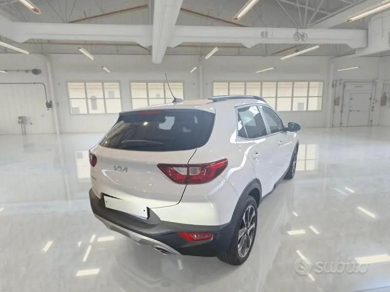 Kia Stonic 2023 photo 2
