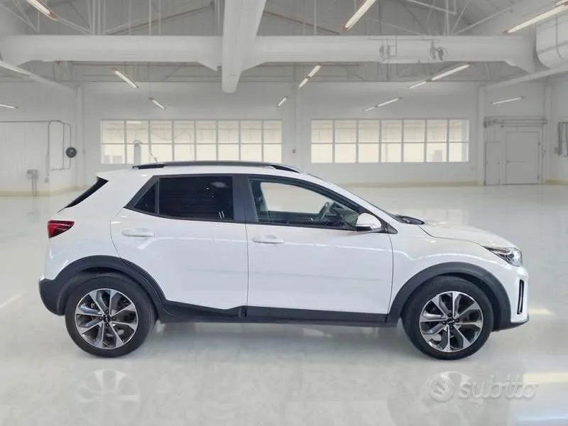 Kia Stonic 2023 photo 4