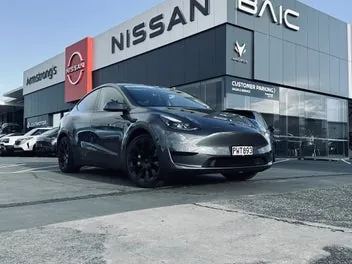 Tesla Model Y 2023 photo 2