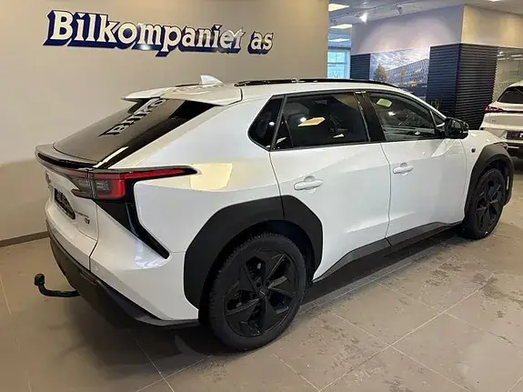 Subaru Solterra 2023 photo 2