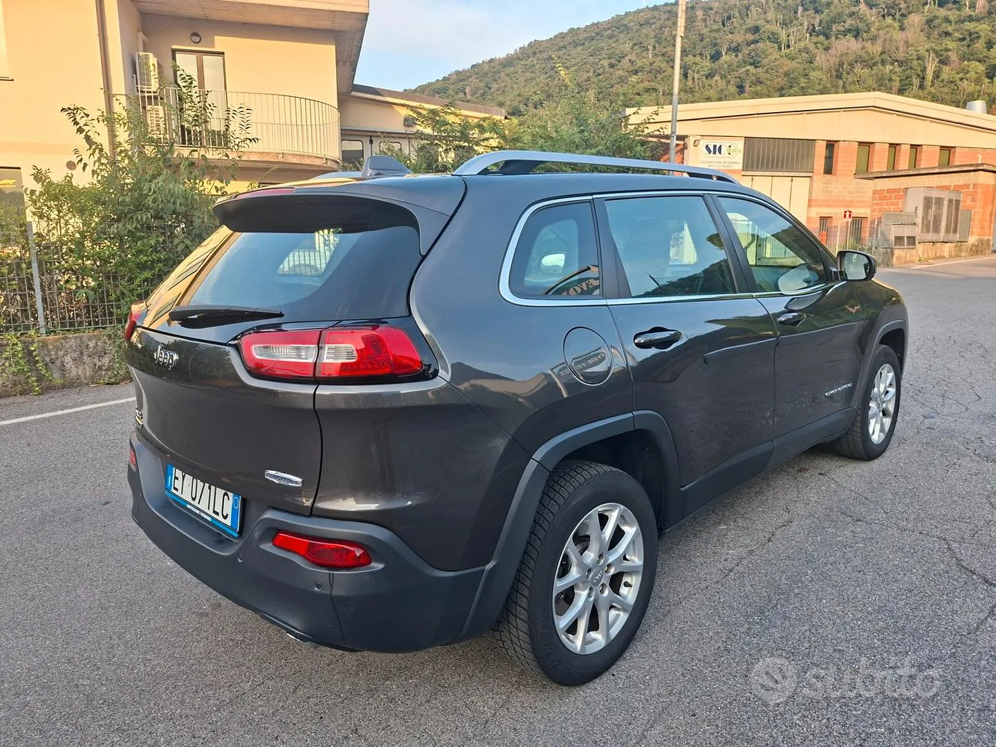 Jeep Cherokee 2015 photo 4