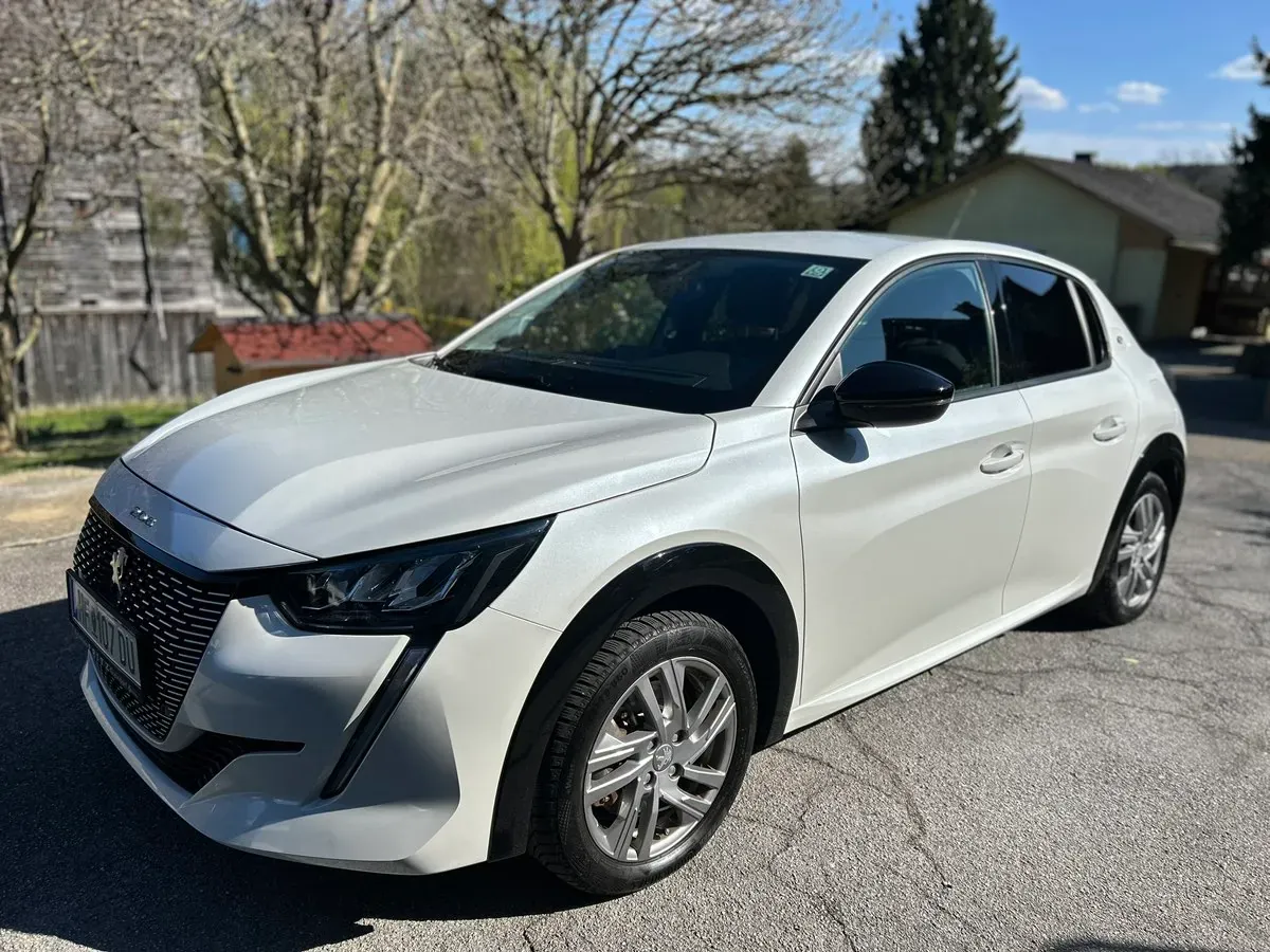 Peugeot E-208 2022 photo 3