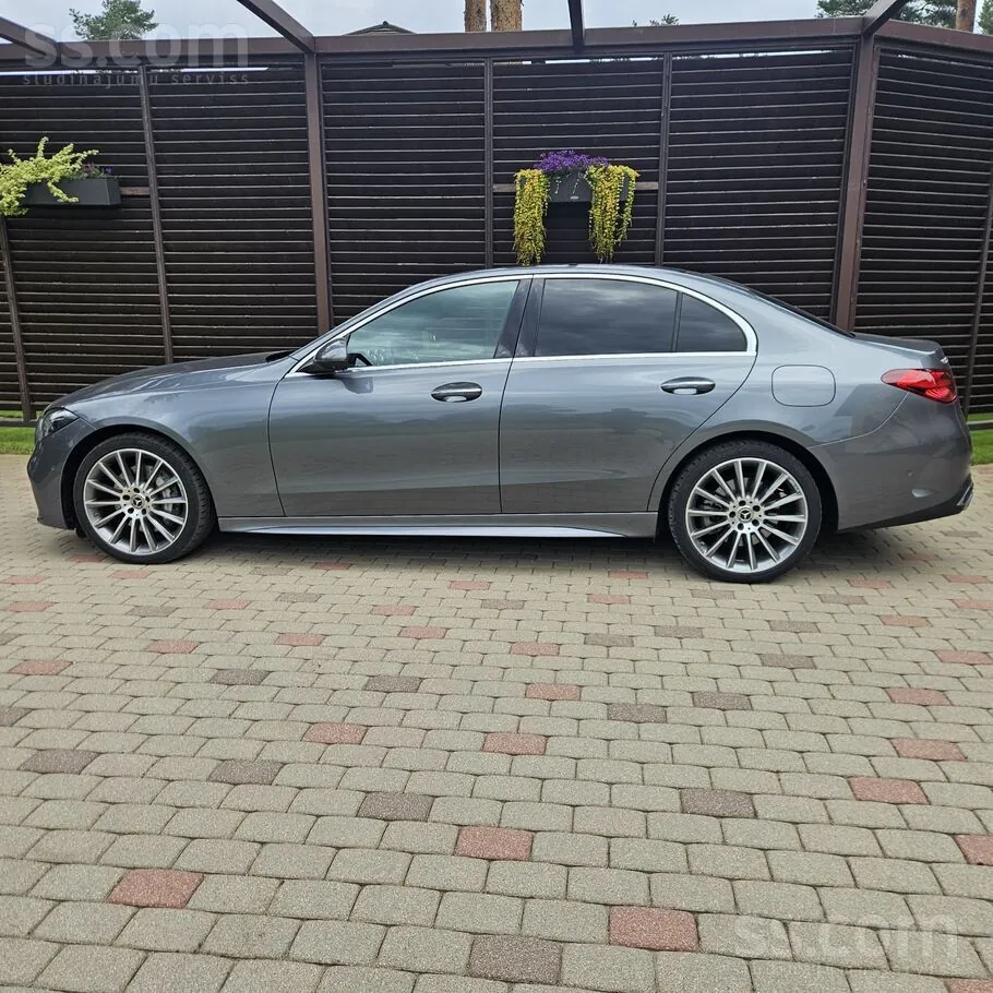 Mercedes-Benz C300 2023 photo 2