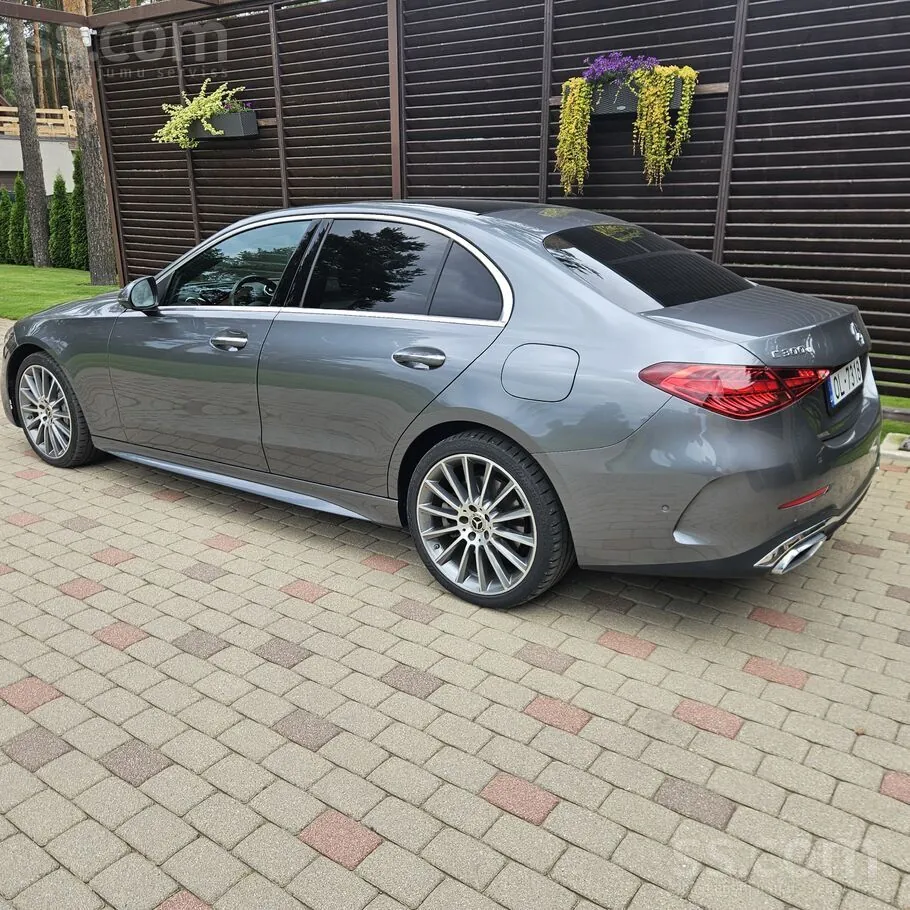 Mercedes-Benz C300 2023 photo 3