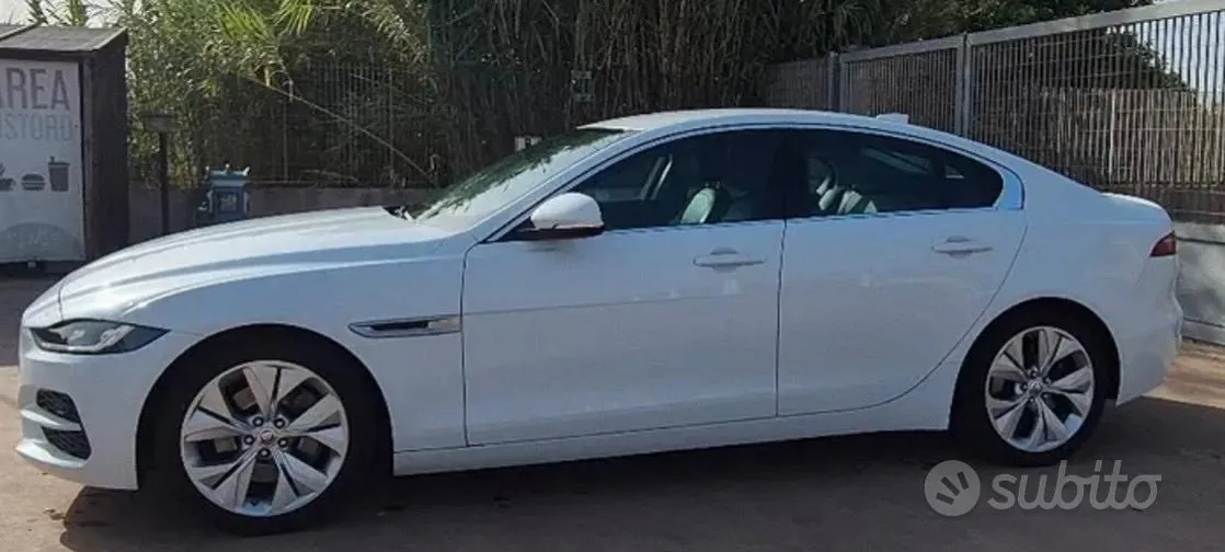 Jaguar Xe 2019 photo 3