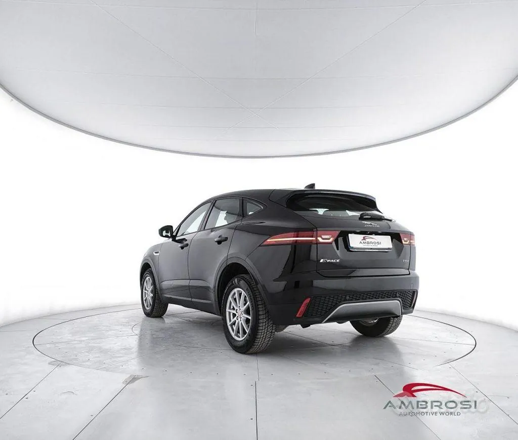 Jaguar E-Pace 2019 photo 4