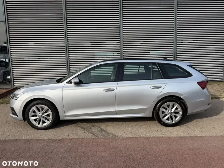 Skoda Octavia 2021 photo 3