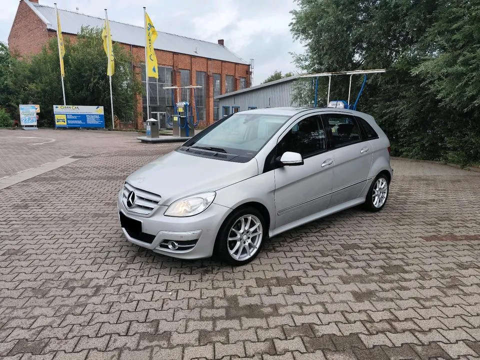 Mercedes-Benz B200