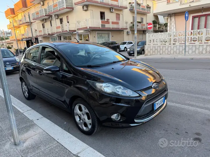 Ford Fiesta 2012 photo 2