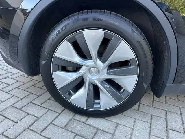 Tesla Model Y 2024 photo 3