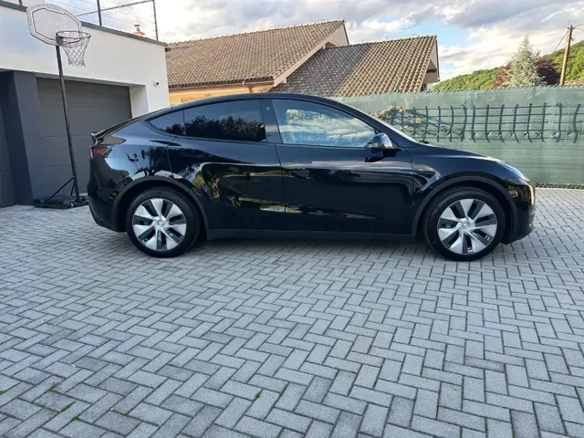 Tesla Model Y 2024 photo 2