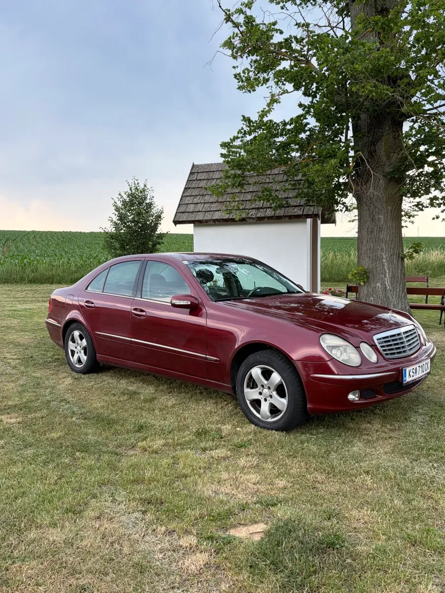 Mercedes-Benz E-Class 2002 photo 2