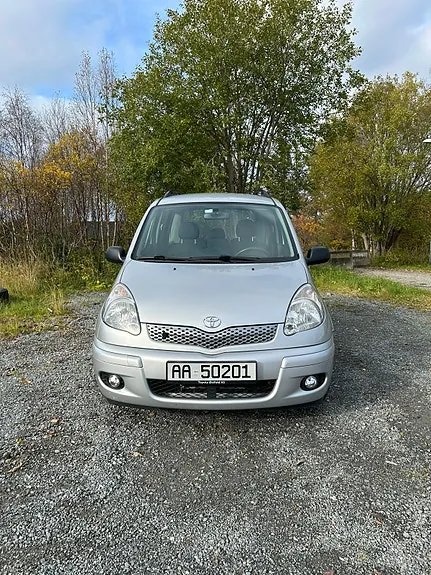 Toyota Yaris Verso 2005 photo 2
